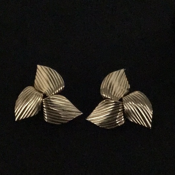 Sarah Coventry Golden Trillum Clip On Vintage in box - Picture 2 of 4